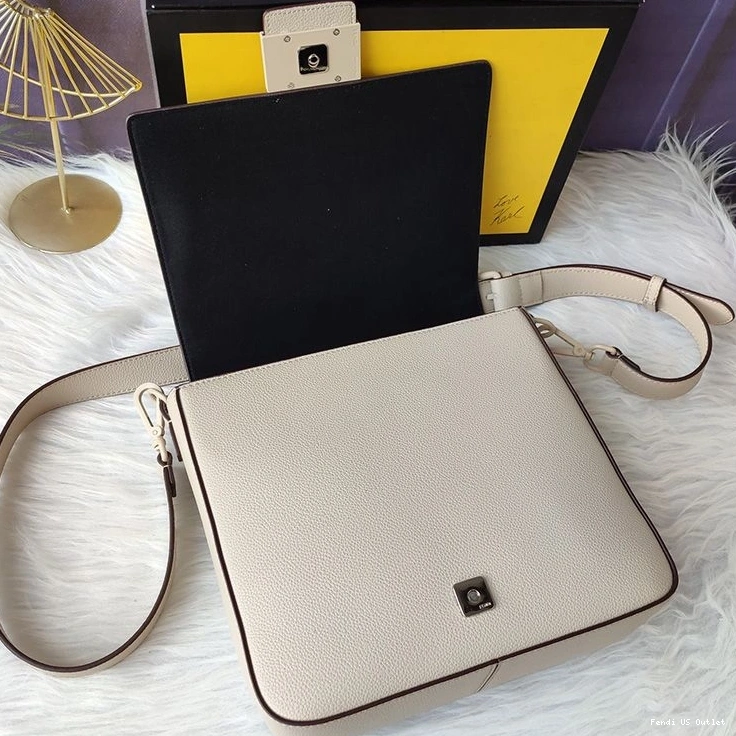 Vintage HOT In Leather Medium Baguette Cuoio Beige Romano Fendi Messenger 0820